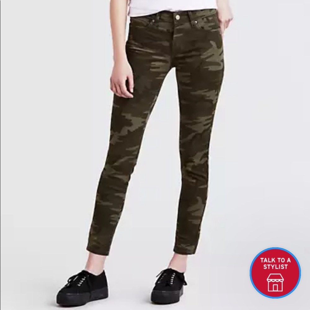 Levi’s Skinny Jeggings— Pink Camo Print